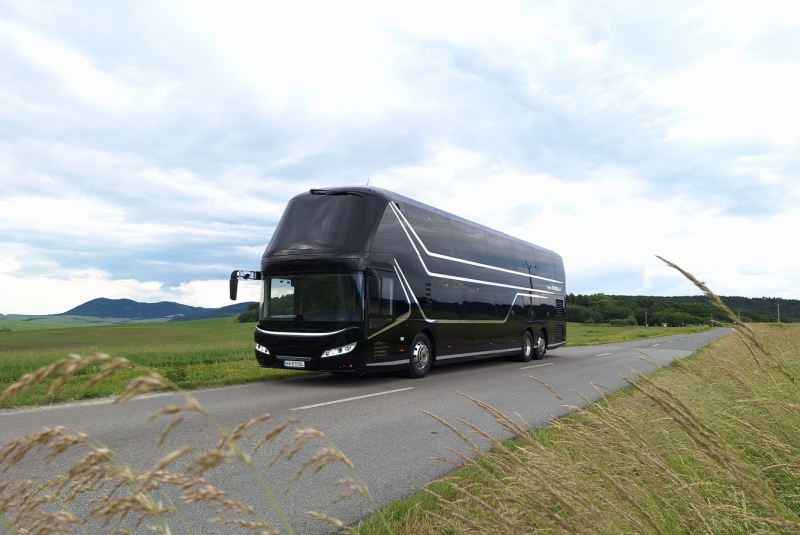 Vozový park / Autobus Neoplan Skyliner, 78+1 miestny