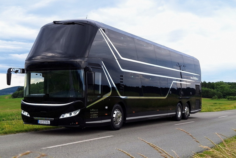 Vozový park / Autobus Neoplan Skyliner, 78+1 miestny