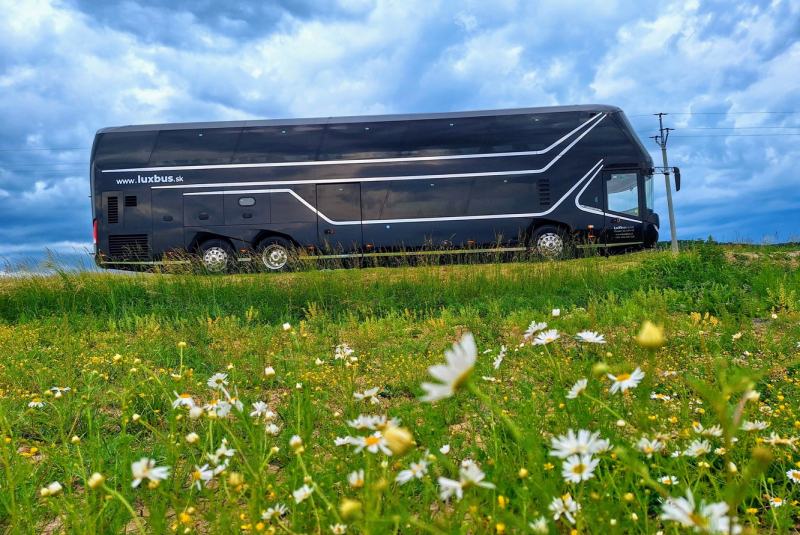 Vozový park / Autobus Neoplan Skyliner, 78+1 miestny