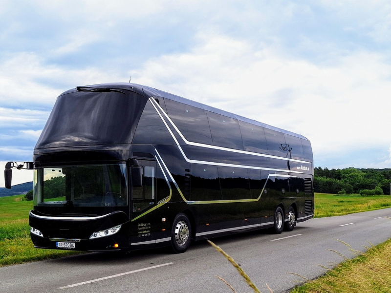 Autobus Neoplan Skyliner, 78+1 miestny